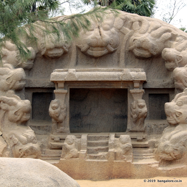 The Tiger Caves complex on the way to Mahabalipuram
